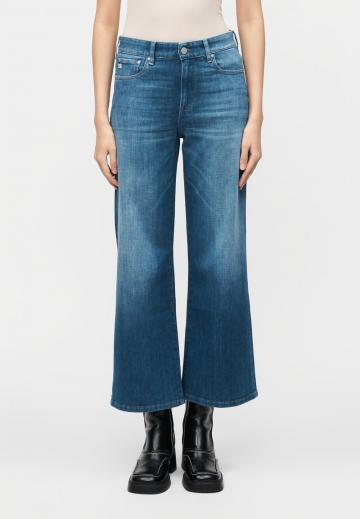 Короткие джинсы