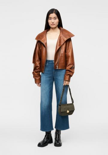 Короткие джинсы