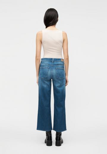 Короткие джинсы