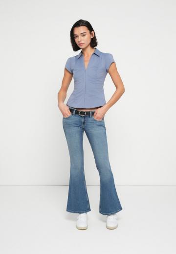 Клешеные джинсы