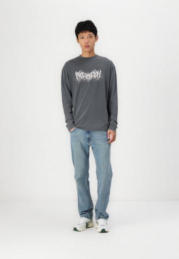 Прямые джинсы