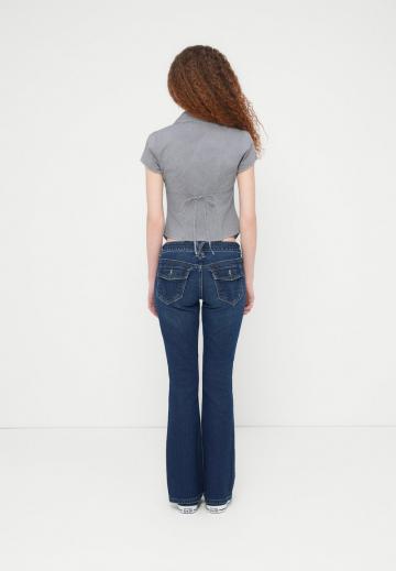 Клешеные джинсы