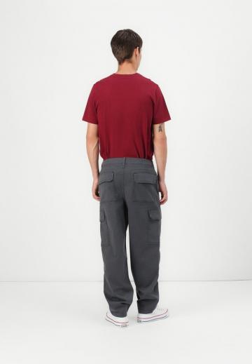 Брюки с накладными карманами