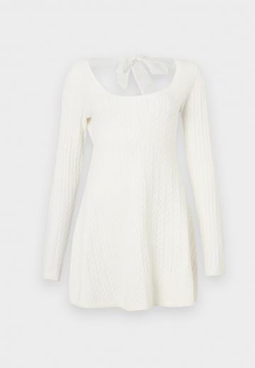 Вязаное платье