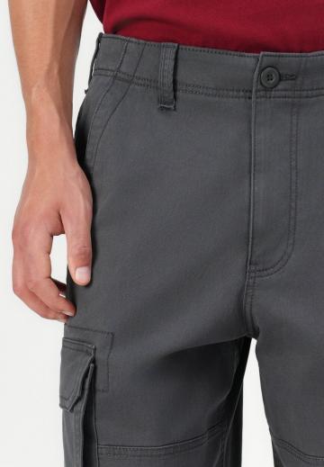 Брюки с накладными карманами