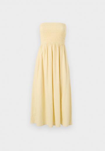 Платье без бретелек