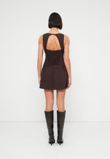 Короткое платье