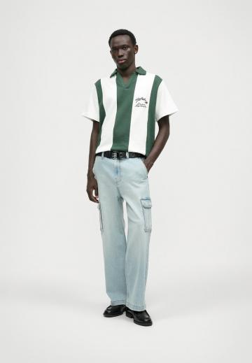 Брюки с накладными карманами