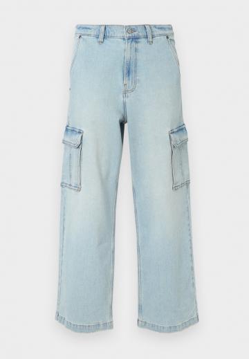 Брюки с накладными карманами