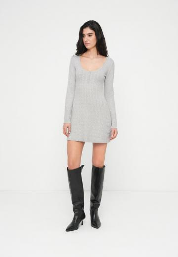 Вязаное платье