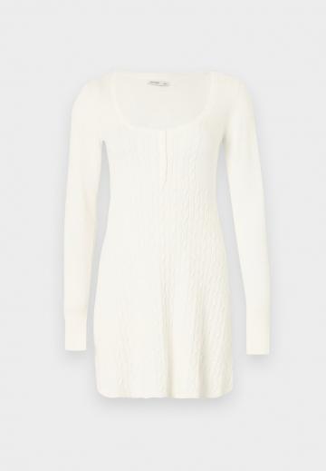 Вязаное платье