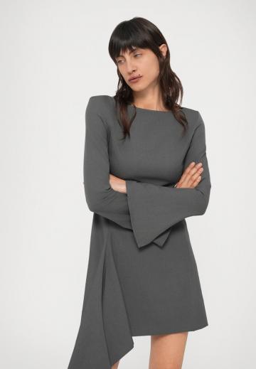 Короткое платье