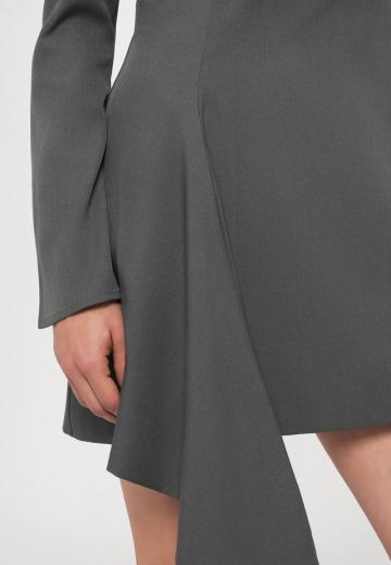 Короткое платье