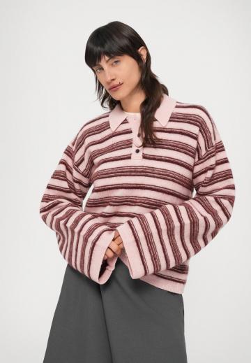 Пуловер с воротником поло