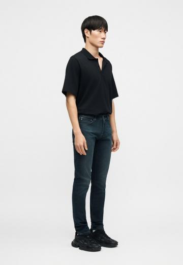 Узкие джинсы