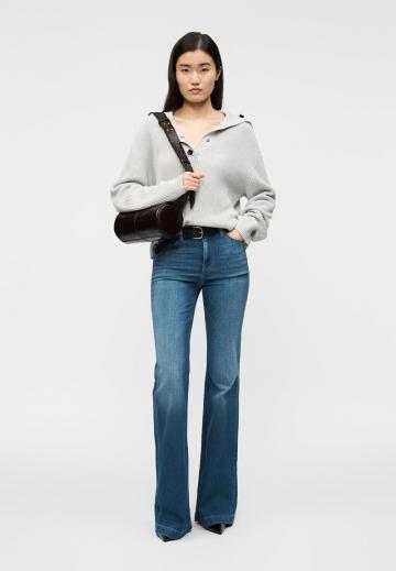 Клешеные джинсы