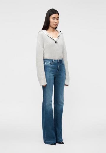 Клешеные джинсы