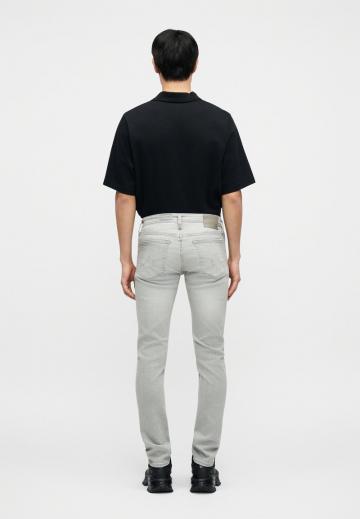 Узкие джинсы