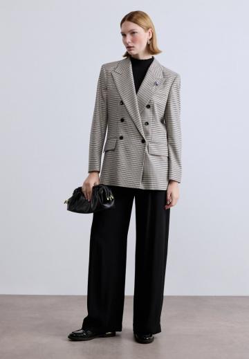 Короткое пальто