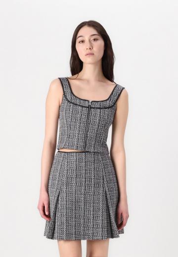 Блузка без рукавов