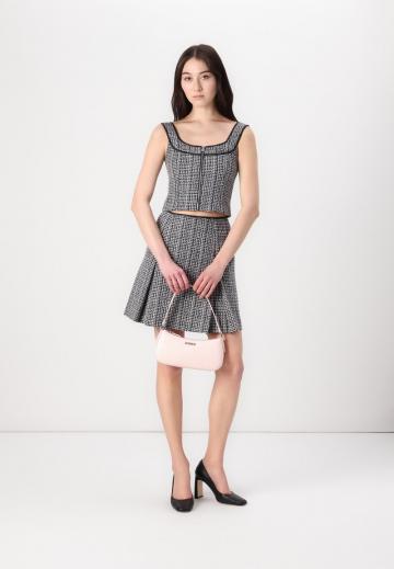 Блузка без рукавов