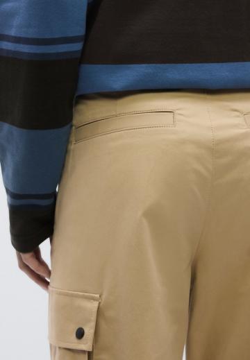 Брюки с накладными карманами