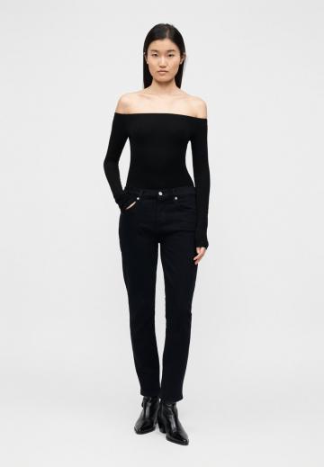 Прямые джинсы