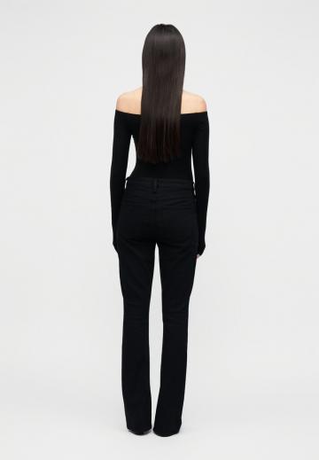 Узкие джинсы