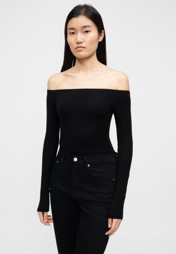 Узкие джинсы