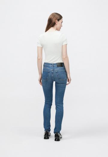 Узкие джинсы