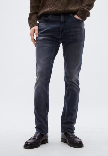 Узкие джинсы