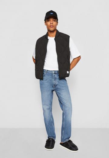 Прямые джинсы