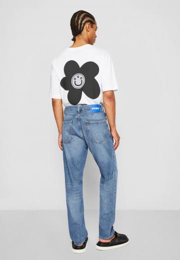 Прямые джинсы