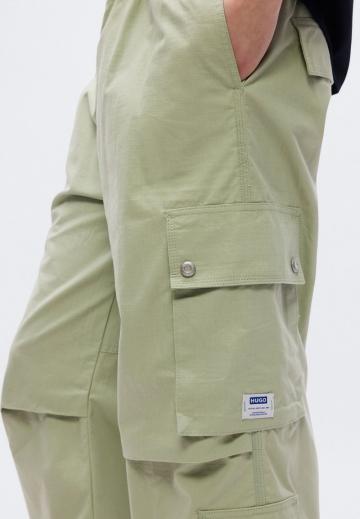 Брюки с накладными карманами