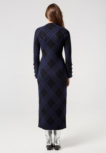 Вязаное платье