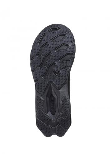 Походные кроссовки