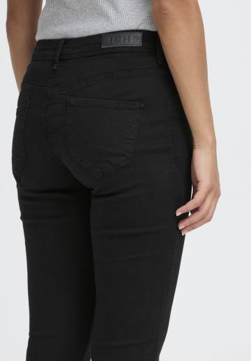 Узкие джинсы