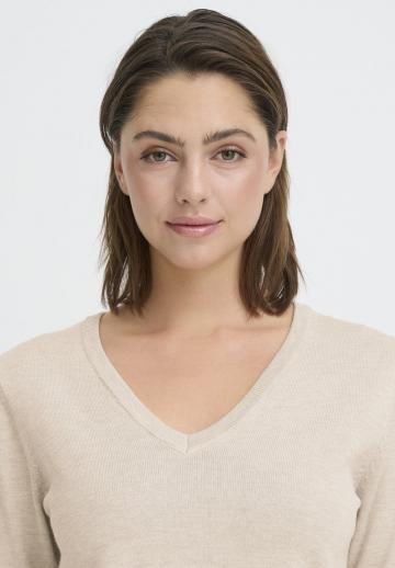 Пуловер с вырезом V