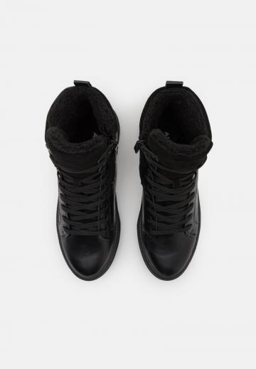 Зимние ботинки