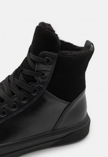 Зимние ботинки