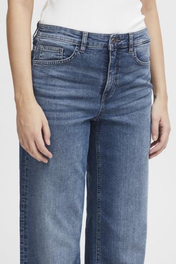 Прямые джинсы