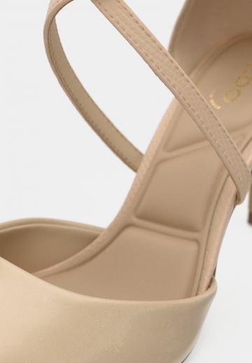 Туфли на высоком каблуке