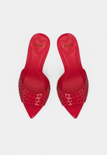 Босоножки на каблуке