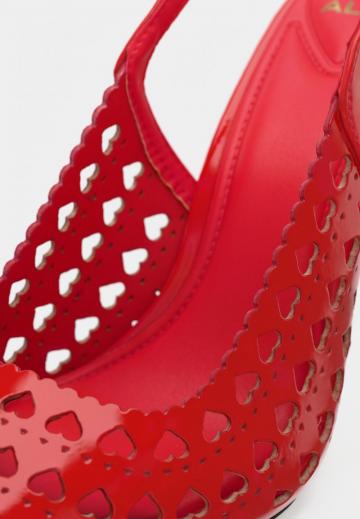 Туфли на высоком каблуке