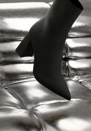 Полусапожки на высоком каблуке