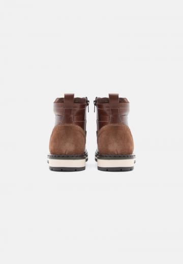 Ботинки на шнуровке