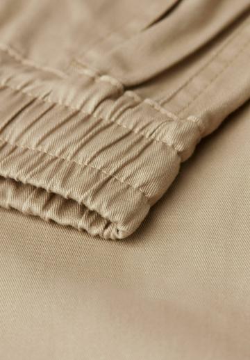 Брюки с накладными карманами