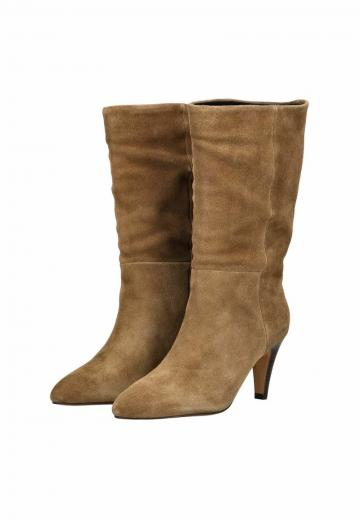 Высокие сапоги