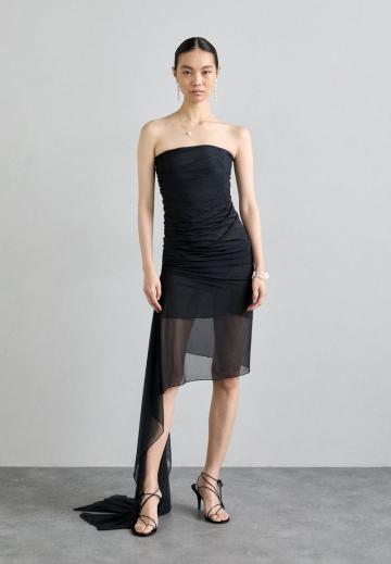 Платье без бретелек