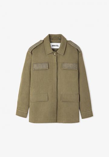 Блейзер с накладными карманами